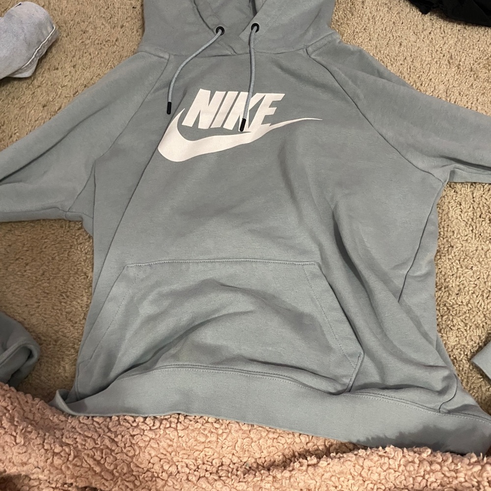 light blue nike sweatshirt